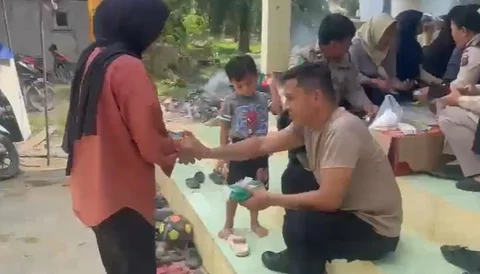 Peduli Kesehatan Masyarakat, Dokkes Polres Langkat Turun Langsung ke Desa Harapan Makmur