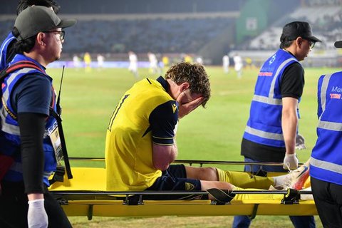 Pemain Timnas Indonesia, Ole Romeny, melakukan selebrasi setelah mencetak gol ke gawang China melalui eksekusi penalti dalam laga lanjutan putaran ketiga Kualifikasi Piala Dunia 2026 di St