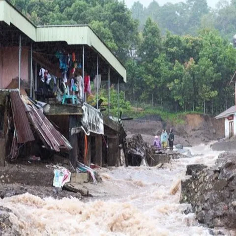 Bakti BCA Serahkan Bantuan Kemanusiaan Bagi Korban Bencana Banjir di Kota Medan dan Kabupaten Langkat. (Dok. BCA)