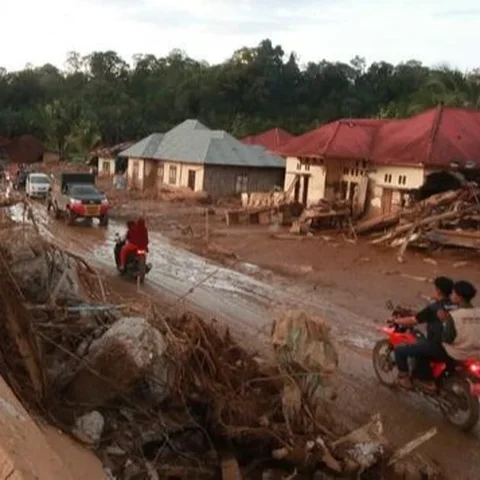 Banjir bandang yang melanda Kecamatan Palembayan, Kabupaten Agam, Sumatera Barat (Sumbar). (Liputan6.com/Novia Harlina)