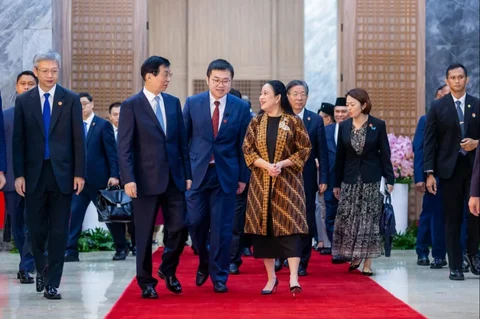 Ketua DPR RI Puan Maharani menerima kunjungan Ketua Komite Nasional Majelis Permusyawaratan Politik Rakyat Tiongkok (CPPCC), H.E. Wang Huning di Gedung DPR RI