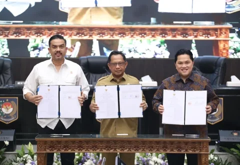 Penandatanganan MoU antara Kemendagri, Kemenpora dan Kementerian UMKM tentang Sinergi Pengelolaan dan Pemanfaatan Sarpras Olahraga Pusat dan Daerah