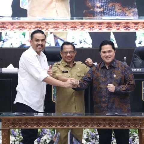 Penandatanganan MoU antara Kemendagri, Kemenpora dan Kementerian UMKM tentang Sinergi Pengelolaan dan Pemanfaatan Sarpras Olahraga Pusat dan Daerah