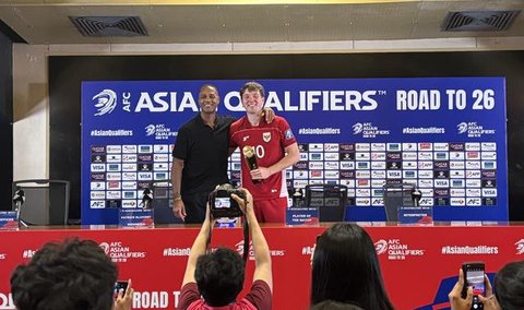 Pelatih Timnas Indonesia, Patrick Kluivert memasukkan Ole Romeny di babak kedua dalam laga melawan Arab Suadi di King Abdullah Sport City Stadium, (8/10/2025). (Instagram Ole Romeny)