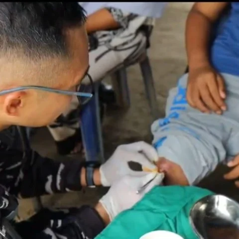 TNI AL Beri Pelayanan Kesehatan Korban Bencana di Aceh