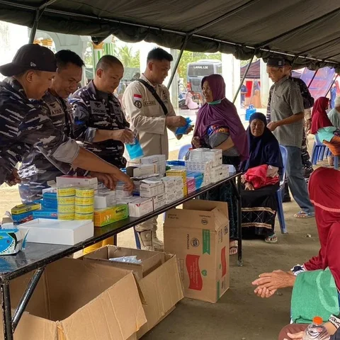 TNI AL Beri Pelayanan Kesehatan Korban Bencana di Aceh