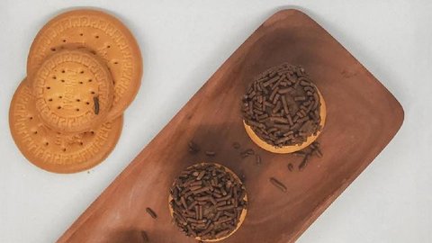 Bola-bola coklat di dalam kotak (IG seeisall)