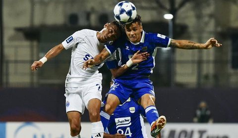 Persib Bandung menelan kekalahan 2-3 dari Lion City Sailors pada laga kelima Grup G AFC Champions League Two di Bishan Stadium, Singapura, Rabu (26/11/2025) malam WIB. (dok. Persib Bandung)