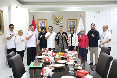 Mendagri Tito Karnavian menerima kunjungan Wamen Pemberdayaan Perempuan dan Perlindungan Anak Veronica Tan