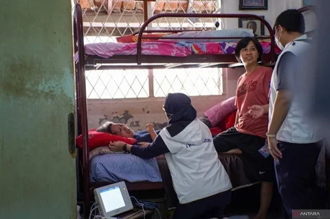 Pemprov DKI Jakarta mencatat 88 kelurahan telah memiliki 'Pasukan Putih' untuk memberikan layanan kesehatan langsung ke rumah warga.