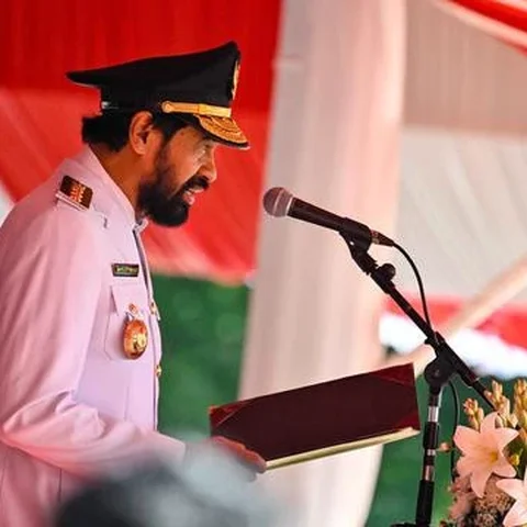 Di Lapangan Blang Padang, Banda Aceh, Minggu 17 Agustus 2025, Gubernur Aceh Muzakir Manaf (Mualem) memimpin upacara peringatan HUT ke-80 Kemerdekaan Republik Indonesia. (CHAIDEER MAHYUDDIN/AF