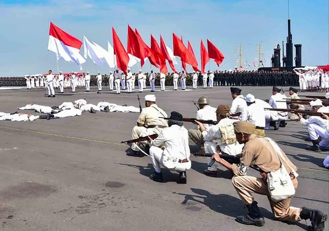 Peringatan Hari Armada RI di Koarmada II, Surabaya, Jawa Timur, Jumat (05/12/2025).