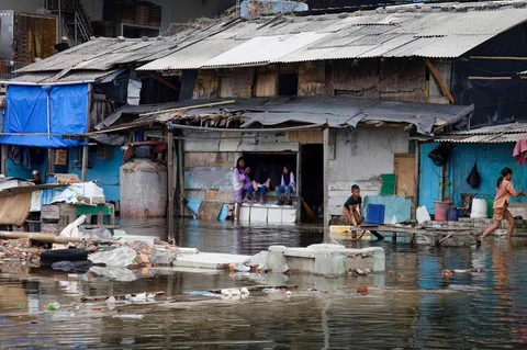Banjir rob di Muara Baru, Jakarta, Sabtu (06/12/2025).