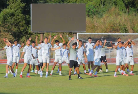 Pemain Timnas Indonesia U-22 saat melakukan sesi latihan di Rajamangala University of Technology Lanna Stadium, Doi Saket, Chiang Mai pada Minggu (7/12/2025) sore waktu setempat.