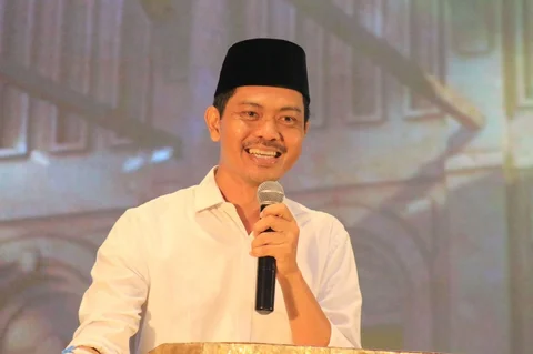 Pengasuh Pondok Pesantren Bina Insan Mulia Cirebon, KH Imam Jazuli