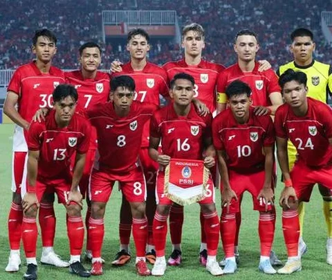 Skuad Timnas Indonesia U-22 saat berhadapan dengan Mali U-22 yang dilangsungkan di Stadion Pakansari, Bogor, Jawa Barat, Sabtu (15/11/2025). (Bola.com/M Iqbal Ichsan)