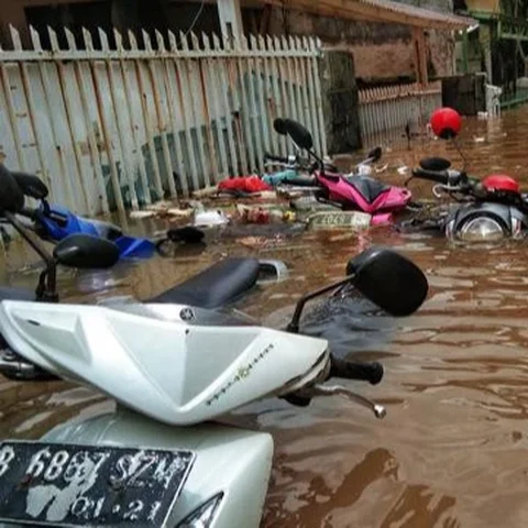 Motor menerobos banjir sebabkan kerusakan pada sistem kelistrikan dan komponen dalam mesin (Suzuki)