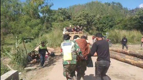 Prajurit Kodam IM Evakuasi Lansia di Bener Meriah