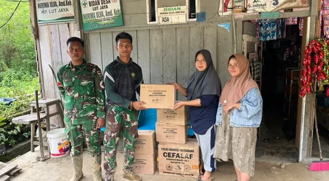 Personel kesehatan dari Brigif TP 90/Yudha Giri Dhanu dan Yonif TP 854/Dharma Kersaka Kodam Iskandar Muda menyalurkan obat-obatan ke Desa Pameu dan Desa Lut Jaya, Aceh Tengah, Selasa (09/08/2025).