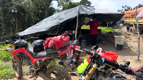 Kisah Pilu Sopir Truk di Trans Papua: 4 Bulan Terjebak Lumpur hingga Bikin 'Kampung Dadakan'