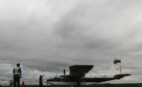 BPBD DKI Jakarta mengklaim operasi modifikasi cuaca (OMC) efektif kurangi risiko banjir di Jakarta selama Desember 2024, meskipun ada satu kelurahan yang banjir akibat rob, bukan hujan.