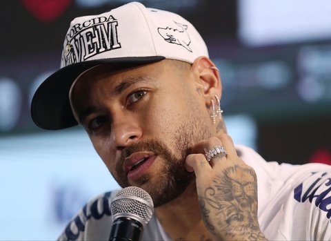 Neymar pada  acara perkenalannya sebagai pemain baru Santos di Stadion Vila Belmiro, Brasil (31/01/2025)