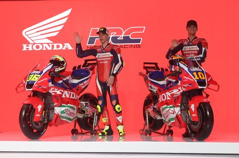 Dua pebalap MotoGP Honda HRC Castrol  yakni Joan Mir dan Luca Marini saat  launching motor baru untuk MotoGP 2025
