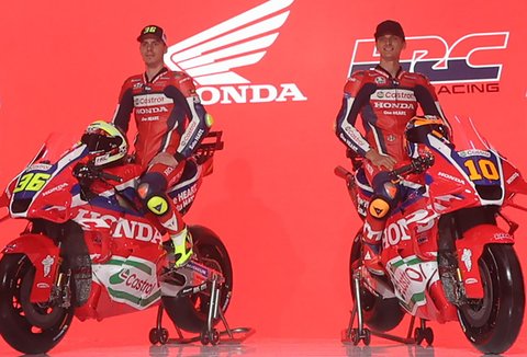 Dua pebalap MotoGP Honda HRC Castrol  yakni Joan Mir dan Luca Marini saat menghadiri launching motor baru untuk MotoGP 2025 di pabrik PT Astra Honda Motor (AHM)