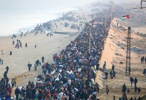 Rencana Presiden Trump untuk mengambil alih dan merelokasi warga Gaza mendapat kecaman keras dari negara-negara dan organisasi Arab, yang menolak keras usulan tersebut dan menegaskan dukungan pada kemerdekaan Palestina.