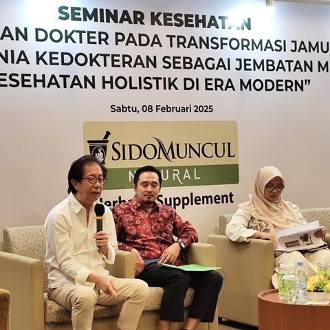 Direktur Sido Muncul, Irwan Hidayat saat seminar &ldquo;Peran Dokter pada Transformasi Jamu dalam Dunia Kedokteran sebagai Jembatan Menuju Kesehatan Holistik di Era Modern&rdquo;, di RSU Bunda Margonda, Depok, Jawa Barat, Sabtu (8/2/2025).