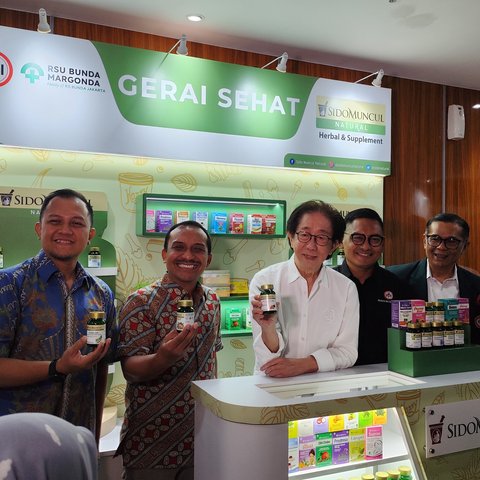 Direktur Sido Muncul, Irwan Hidayat mengunjungi Gerai Sehat di RS Bunda Margonda.