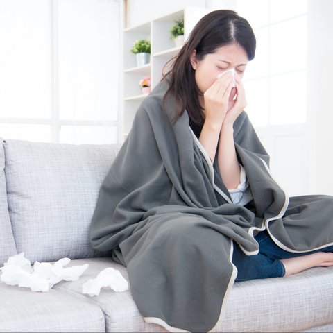 Ilustrasi seseorang mengidap flu.