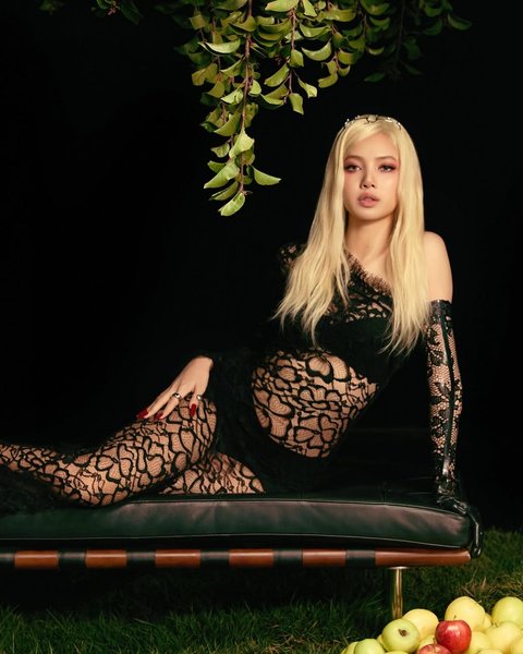 Lisa Blackpink di MV Born Again