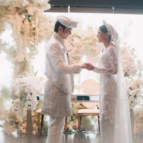 3 Potret Pernikahan Angga Yunanda dan Shenina Cinnamon Kejutan Publik, Menawan Dalam Balutan Serba Putih