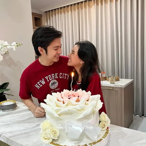 Ultah Shenina Cinnamon ke-26, Angga Yunanda Beri Tas Ratusan Juta (Sumber: Instagram/sheninacinnamon)