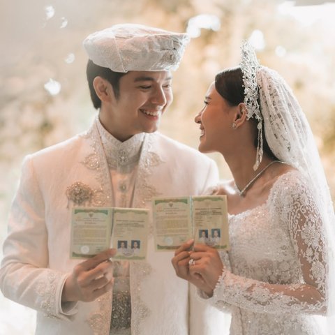 Angga Yunanda dan Shenina Cinnamon resmi menikah.