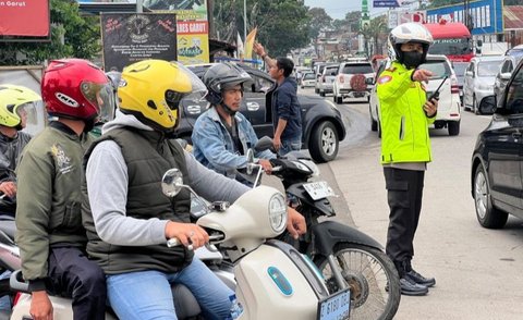 Polres Garut telah menyiapkan empat tim untuk mengurai kepadatan lalu lintas di jalur rawan macet selama puncak arus balik libur panjang Isra Miraj dan Imlek 2025 di Garut, Jawa Barat, dengan strategi patroli dan sistem satu arah.