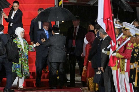 FOTO: Momen Akrab Prabowo Sambut Kedatangan Presiden Turki Erdogan, Satu Payung di Bawah Guyuran Hujan