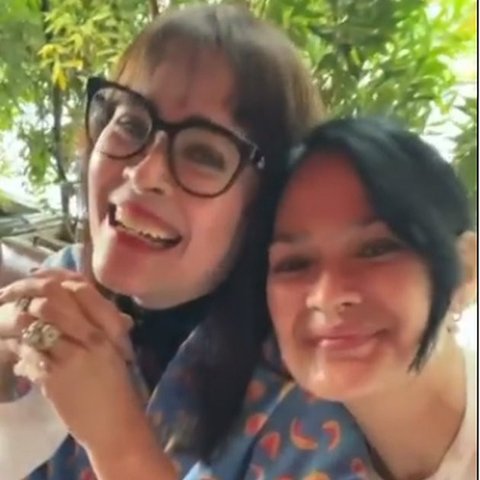 <p>Akur Walaupun Beda Agama, Ini 6 Potret Kebersamaan Sandy Harun dan Donna Harun. (Foto: instagram.com @sandyharunn)</p>