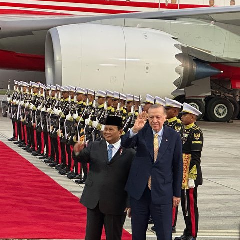 Momen Erdogan Dirangkul Prabowo Sebelum Naik Pesawat Tinggalkan Indonesia