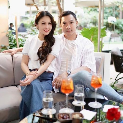 Sandra sendiri belum memberikan keterangan mengenai liburannya kali ini bersama anak-anaknya. Hingga berita ini diturunkan, KapanLagi.com masih berusaha menghubungi Sandra untuk mendapatkan keterangan lebih lanjut. Simak updatenya hanya di KapanLagi.com, kalau bukan sekarang kapan lagi?