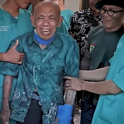 Alhamdulillah, Kondisi Pak Tarno Sudah Bisa Tersenyum dan Berjalan Naik Tangga