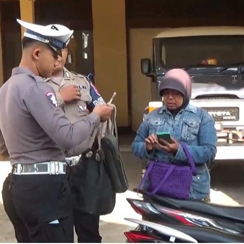 Ras Terkuat di Bumi Ngamuk Saat Ditilang Polisi