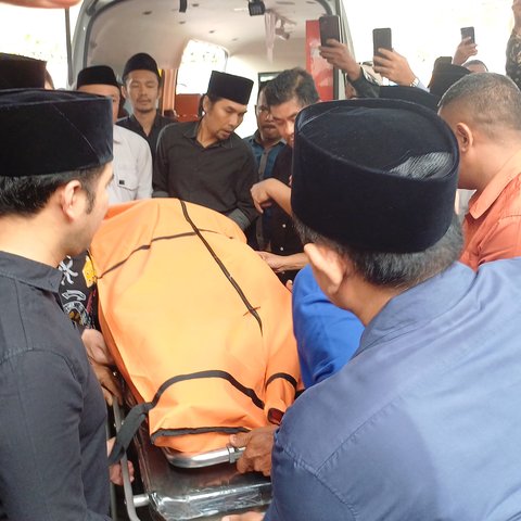 Kedatangan Jenazah Bendum Demokrat Renville Antonio