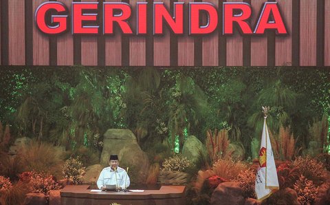 residen yang juga Ketua Umum Partai Gerindra Prabowo Subianto menyampaikan pidato saat perayaan HUT Ke-17 Partai Gerindra di Sentul International Convention Center, Bogor, Jawa Barat, Sabtu (15/2/2025)