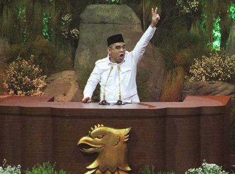 Sekjen Parta Gerindra Ahmad Muzani memberikan pidato saat perayaan HUT Ke-17 Partai Gerindra di Sentul International Convention Center, Bogor, Jawa Barat, Sabtu (15/2/2025),