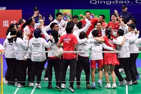 Tim bulu tangkis Indonesia merayakan kemenangan usai final Kejuaraan Bulutangkis Beregu Campuran Asia 2025  di China. <br />Foto : AFP/ China OUT