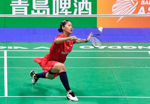 Putri Kusuma Wardani  saat dikalahkan pemain China Xu Wenjing saat  pertandingan tunggal putri  di Kejuaraan Beregu Campuran Bulu Tangkis Asia di China, Minggu (16/02/2025).