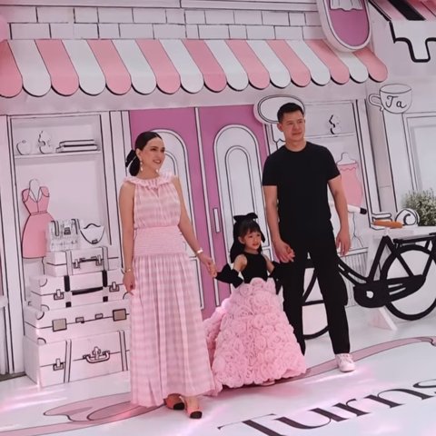 Momen Haru! Shandy Aulia dan Mantan Suami Rayakan Ulang Tahun Claire yang Ke-5