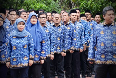 Gus Ipul dalam apel di halaman kantor Kemensos